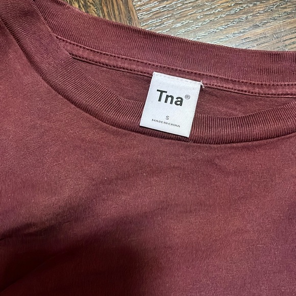 TNA crop top in maroon/purple. - Picture 2 of 2